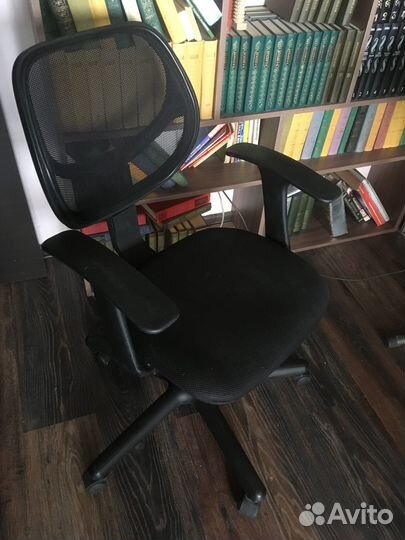 Офисное кресло
