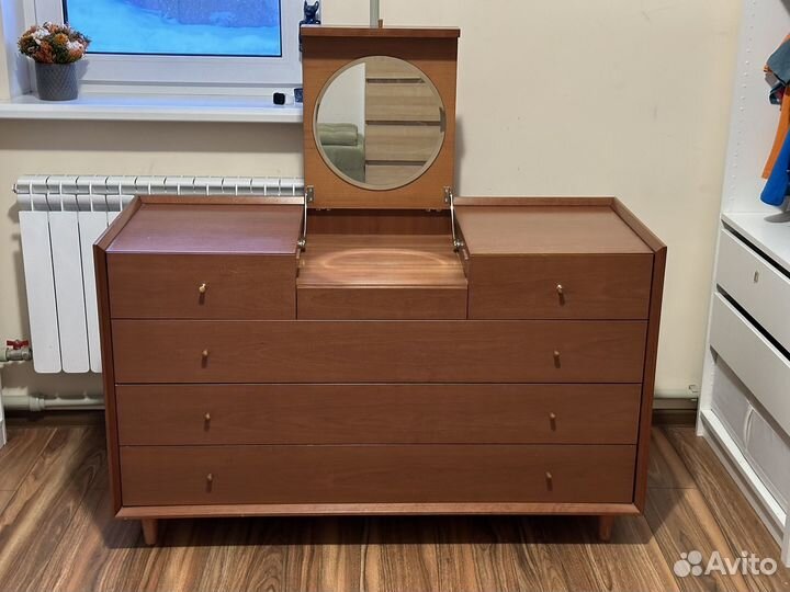 Комод (трюмо)