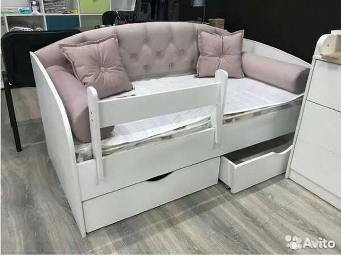 Кровать для малыша диван съёмный борт лдсп