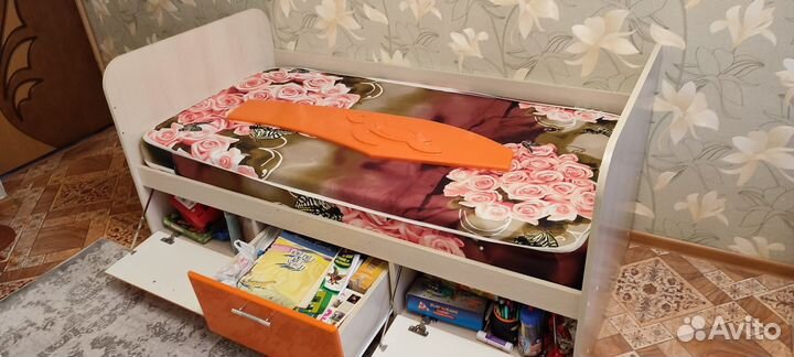 Кровать детская с матрасом