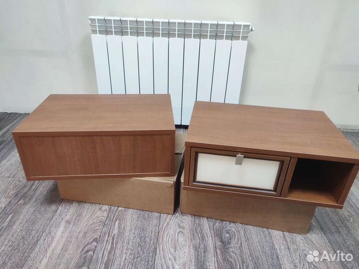 Две прикроватные тумбы