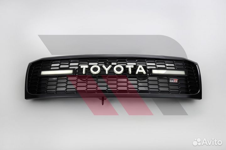 Решетка радиатора Toyota Land Cruiser 100 05-07г