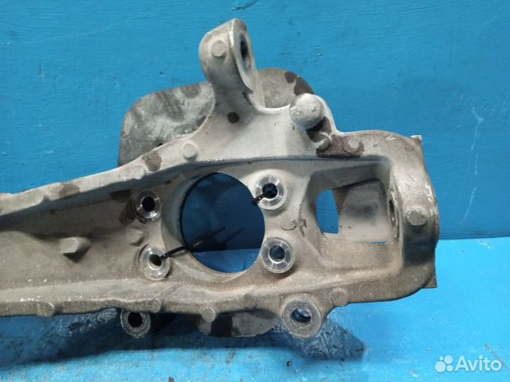 Кулак поворотный передний правый Infiniti Qx70