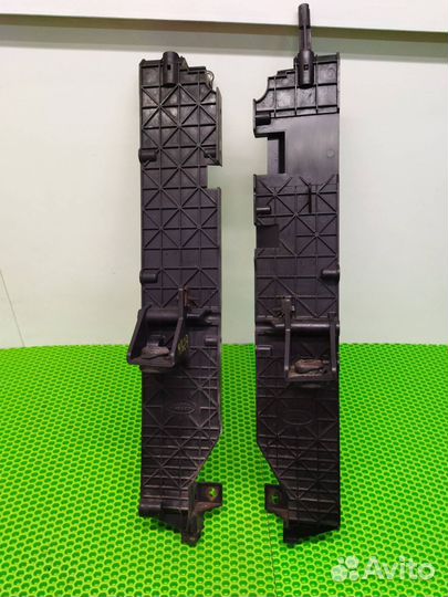 Кронштейн радиатора Land Rover Range Rover Sport