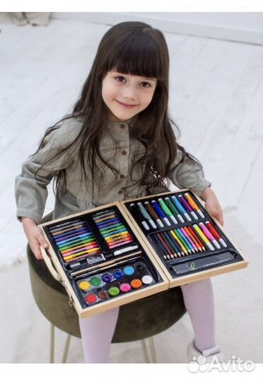 Набор для рисования в деревянном чемоданчике