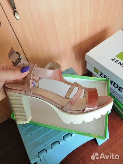 Босоножки женские