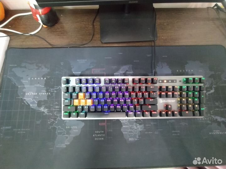 Комплект игровая клавиатура и коврик 90х40