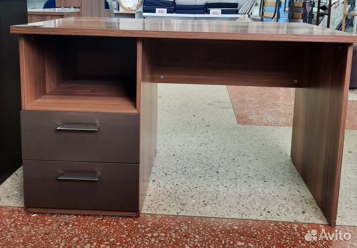 Письменный стол