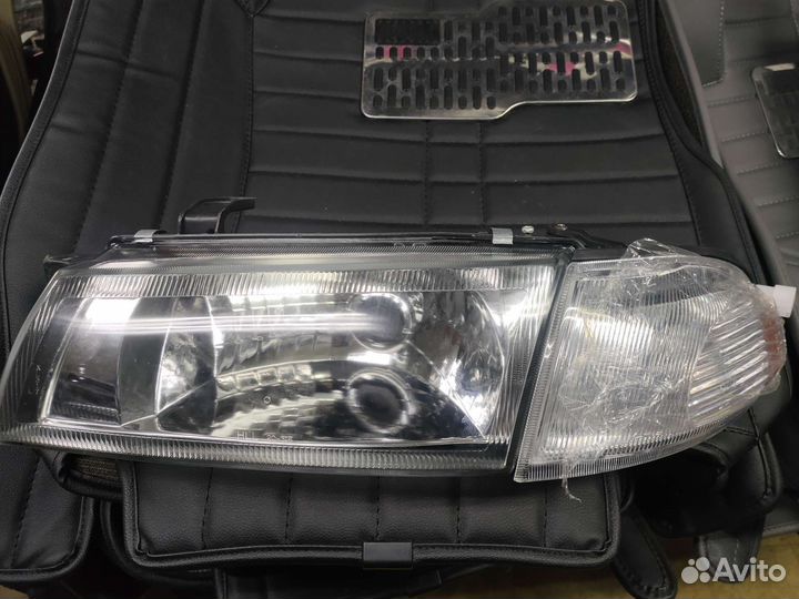 Toyota carina190 фары