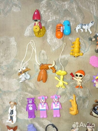 Игрушки из киндеров пакетом