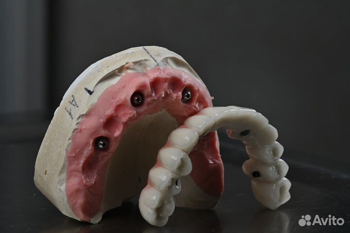 Хирург имплантолог