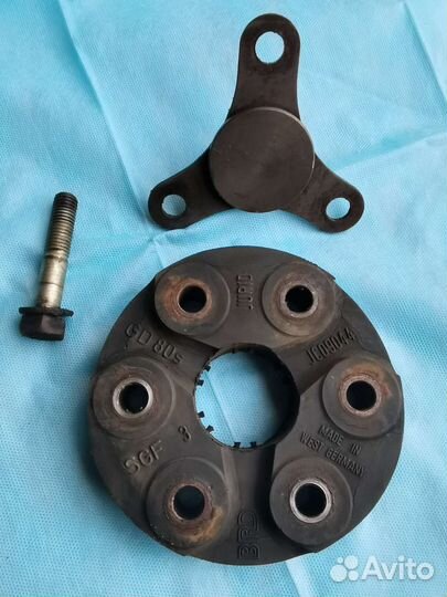 Муфта кардана+направляющая(3-х листик) Вольво 940