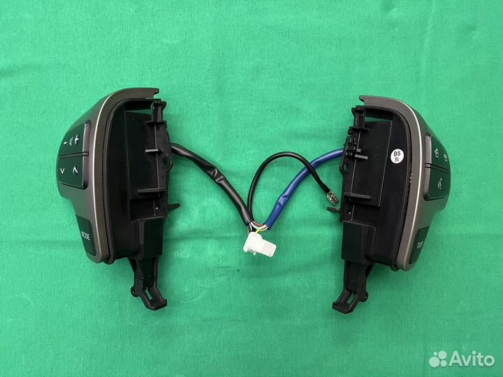 Кнопки мультируля Toyota Land Cruiser 200