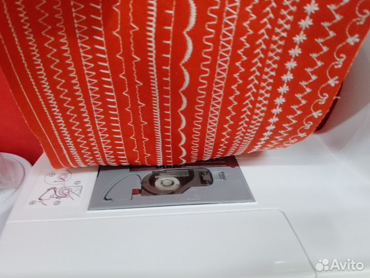 Продаю компьютерную швейную машинку. brother