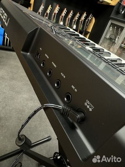 Medeli IK200 синтезатор 61 клавиша (Новый)