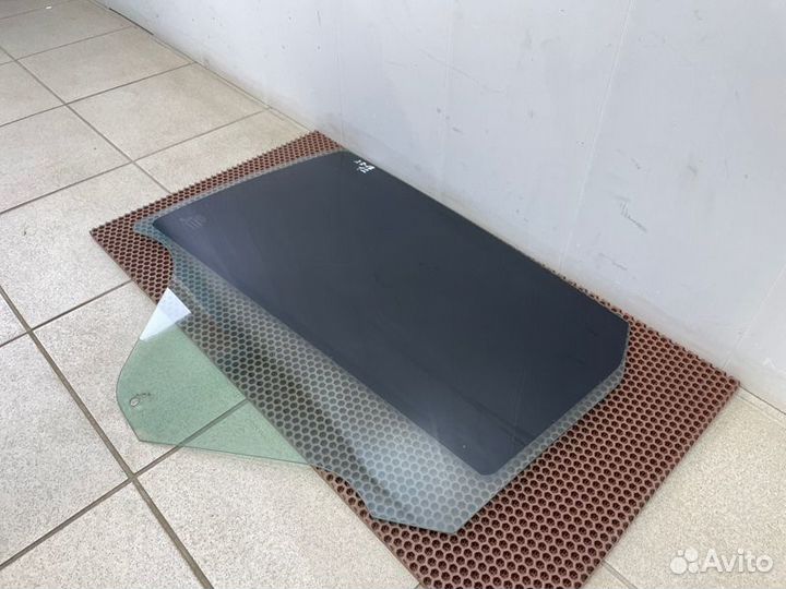 Стекло двери заднее левое LADA X-Ray