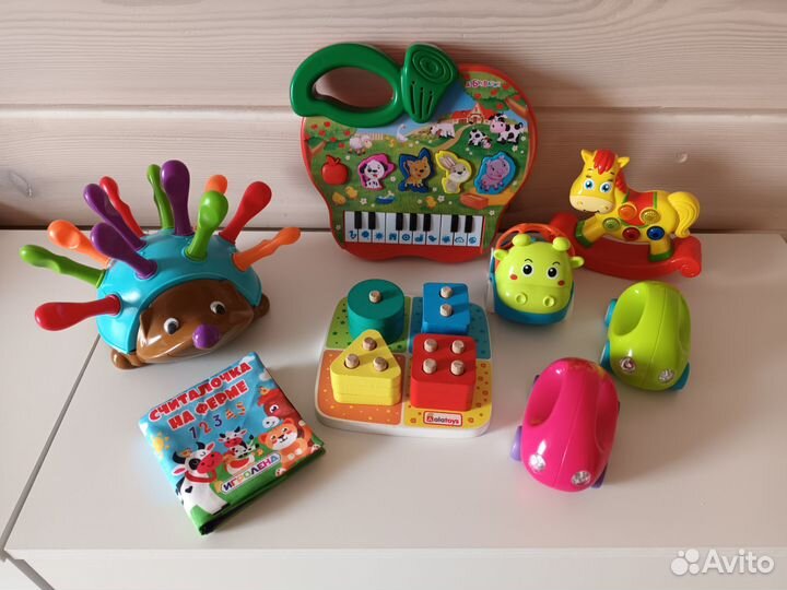 Развивающие игрушки для малышей пакетом