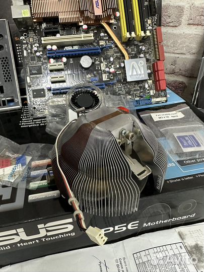 Материнская плата Asus P5K E8400 охлаждение