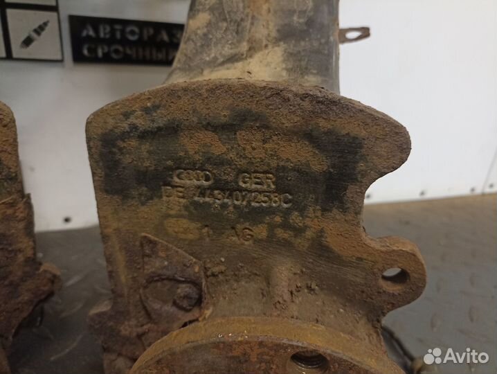 Кулак поворотный передний для Audi 100 C4