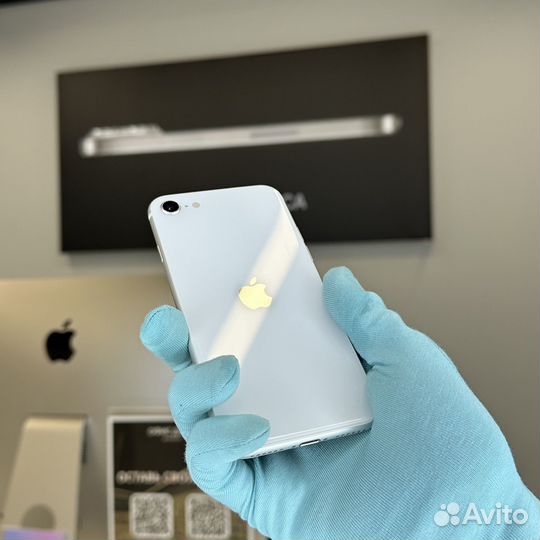 iPhone SE, 64 ГБ