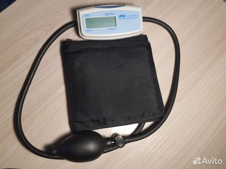 Полуавтоматический тонометр AND