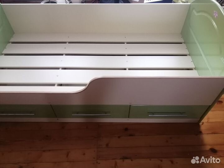 Продам кровать 90*180