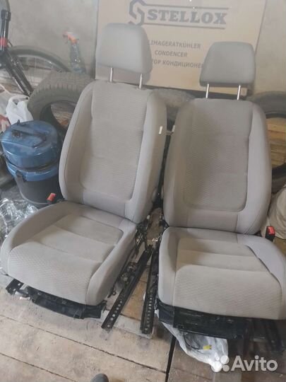 Передние сиденья volkswagen golf 5
