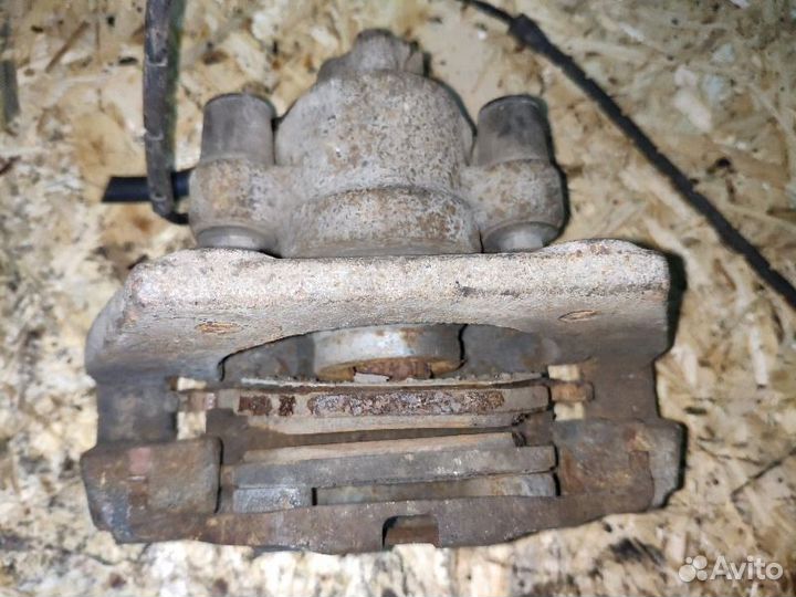 Суппорт тормозной задний правый Bmw X5 3.0I E53