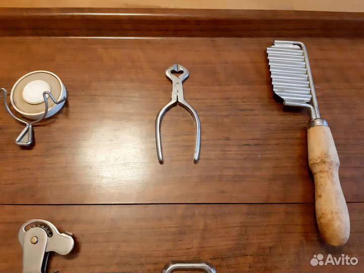 Вещи СССР (открывалки, щипцы для сахара и тд)