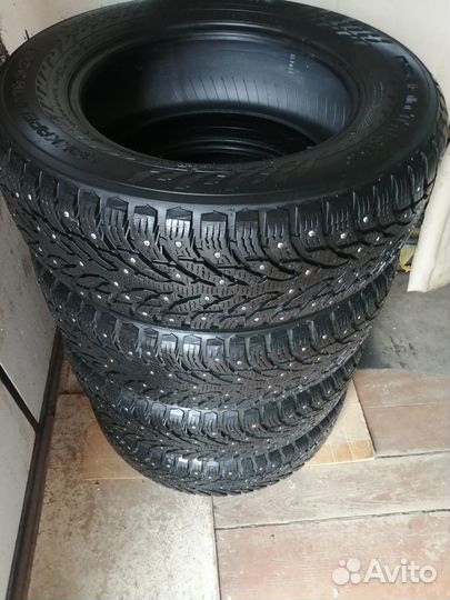 Nokian Tyres Hakkapeliitta 9 SUV 215/65 R16 102T