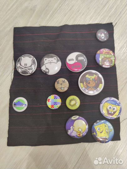 Разные значки на одежду