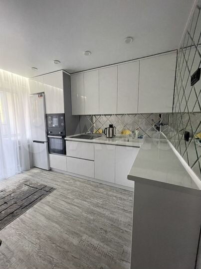 2-к. квартира, 54 м², 1/10 эт.