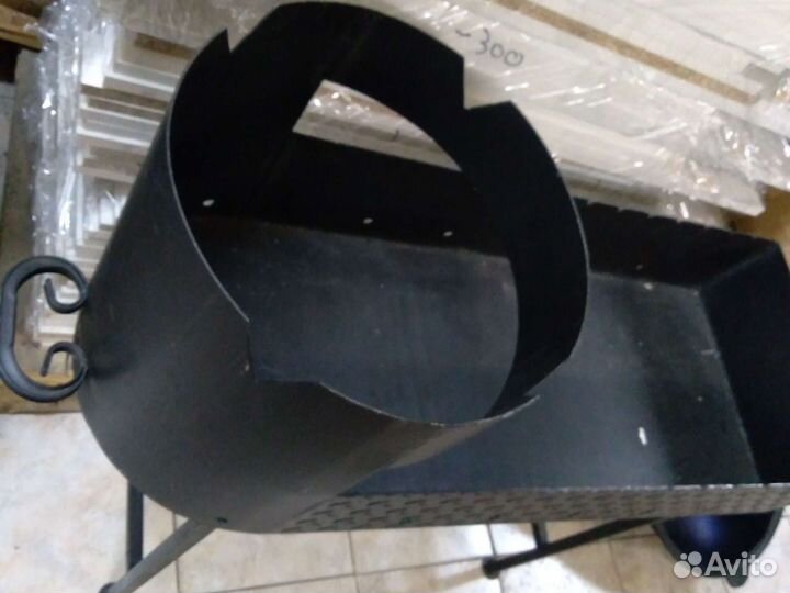 Мангал с подказанником на 10л казан. Наличие