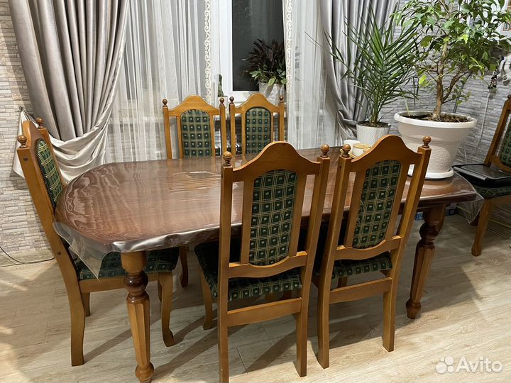 Кухонный стол и стулья