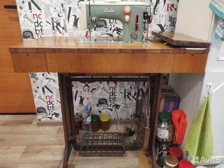 Швейная машина LADA 237