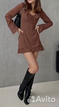 Платье в горошек коричневое