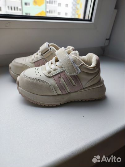 Кроссовки на девочку
