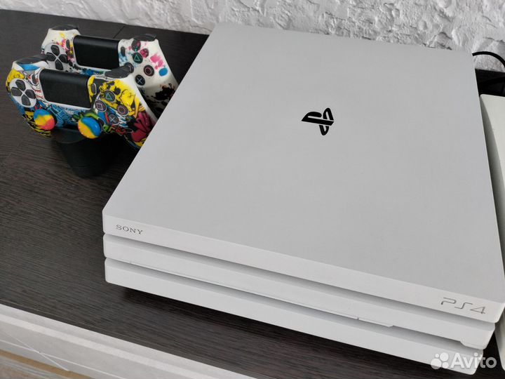Sony PS 4 pro белая + игры ps4