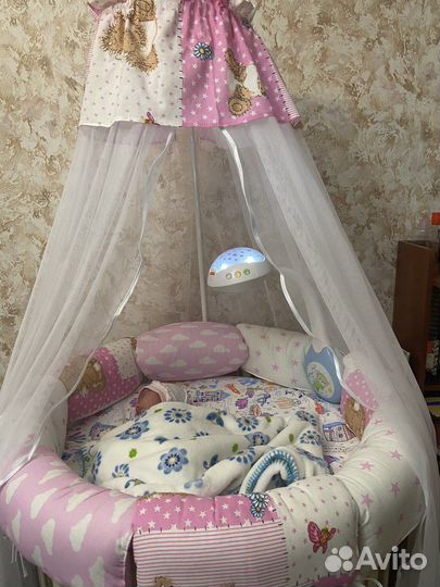 Детская овальная кроватка с маятником