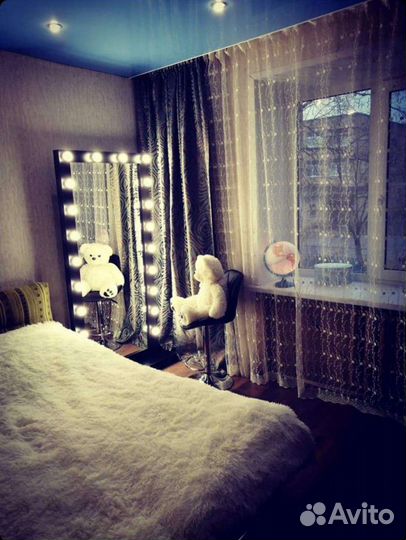 Гримерное зеркало с лампочками