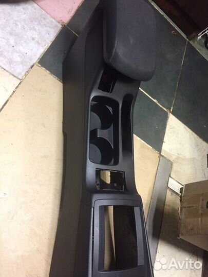 Подлокотник lancer 10