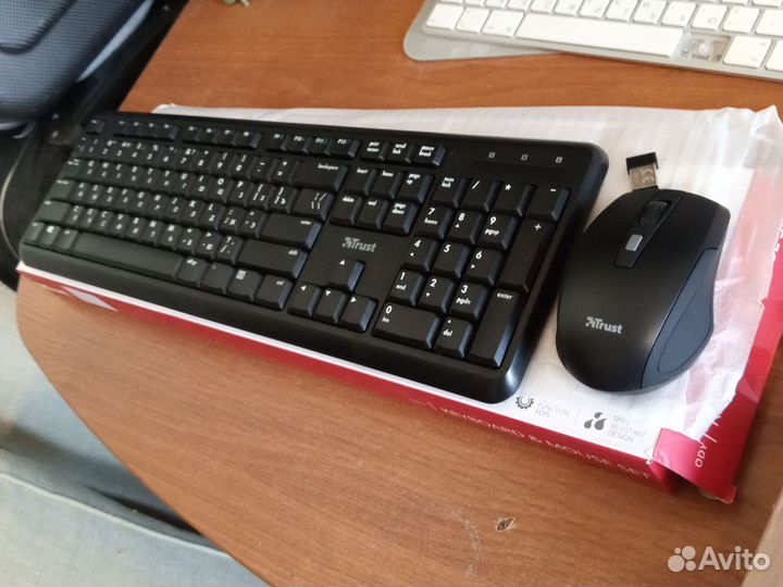 Беспроводной комплект клавиатуры и мышки trust