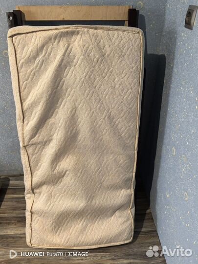 Детская кроватка с маятником и ящиком