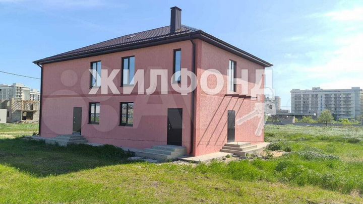 Дом 307 м² на участке 6,1 сот.