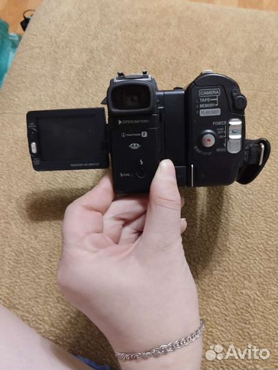 Видеокамера DCR-HC1000E