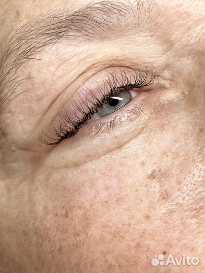 Наращивание ресниц, модель