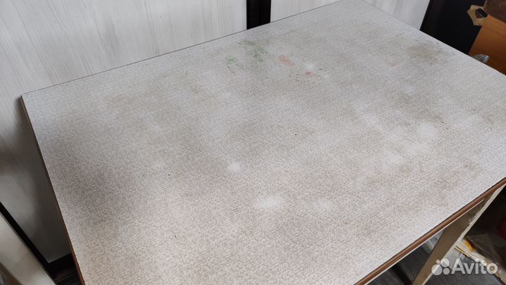 Кухонный стол