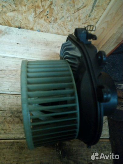 Моторчик печки Фольксваген Пассат В5 В5+ Шкода Суп