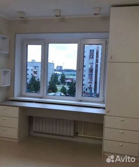 Рабочая зона в углу у Окна