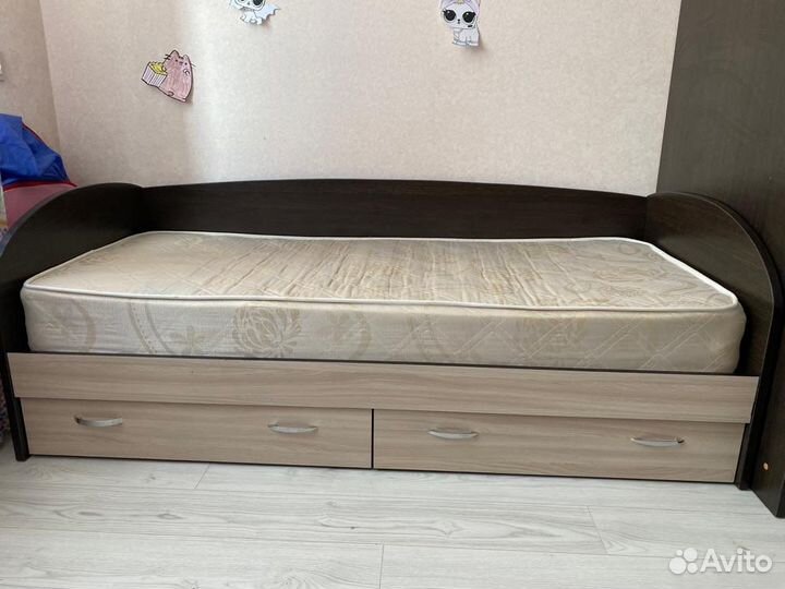 Двухэтажная кровать